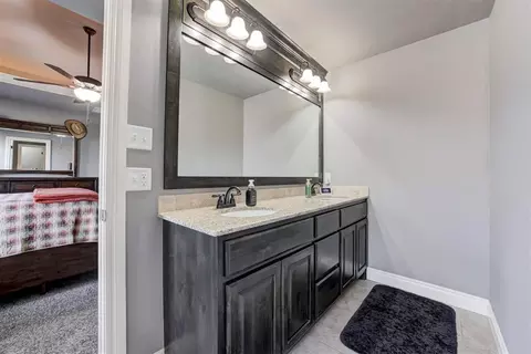 Bath - 5009 Champlain Pl, Edmond, OK 73025 photo 1 of 6