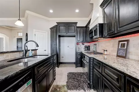 Kitchen - 5009 Champlain Pl, Edmond, OK 73025 photo 2 of 6