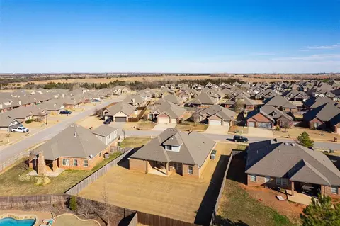 View/Area - 5009 Champlain Pl, Edmond, OK 73025 photo 4 of 6