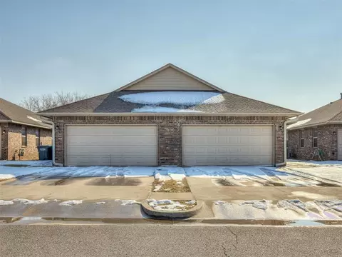 122 Ashley Dr #120 & 122, Edmond, OK 73003