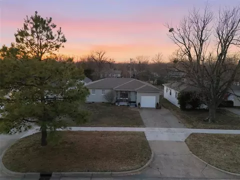 629 N Broadway, Edmond, OK 73034