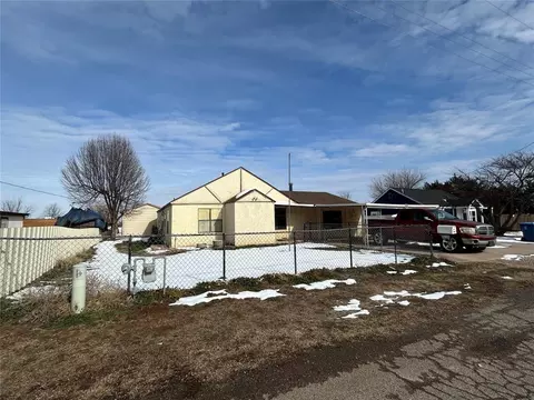 503 W Elm St, Tuttle, OK 73089 photo 2
