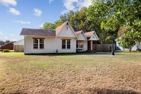 1026 E Jefferson St, Hugo, OK 74743