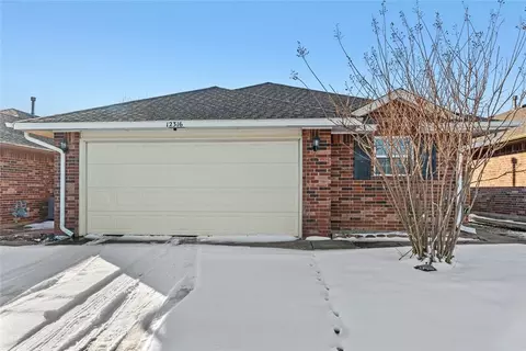 12316 SW 5th St, Yukon, OK 73099