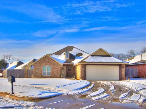 2013 Wimberley Creek Dr, Moore, OK 73160