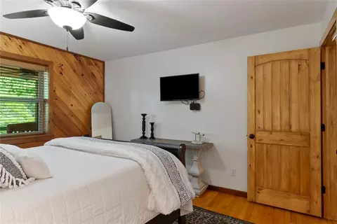 Bedroom - 868 Red Fox Rd, Broken Bow, OK 74728 photo 4 of 6