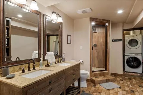 Bath - 868 Red Fox Rd, Broken Bow, OK 74728 photo 3 of 5