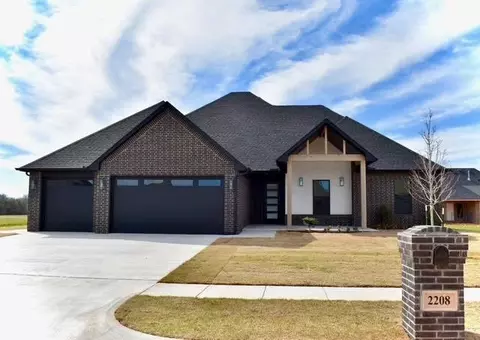 2208 W Sunset Dr, Mustang, OK 73064