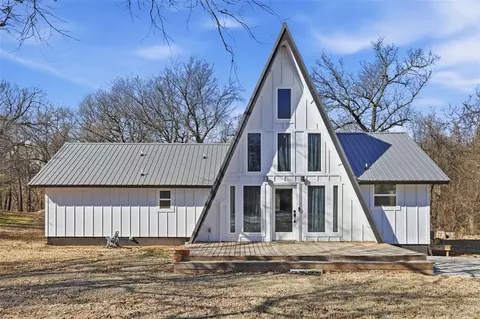 9001 S Coltrane Rd, Guthrie, OK 73044