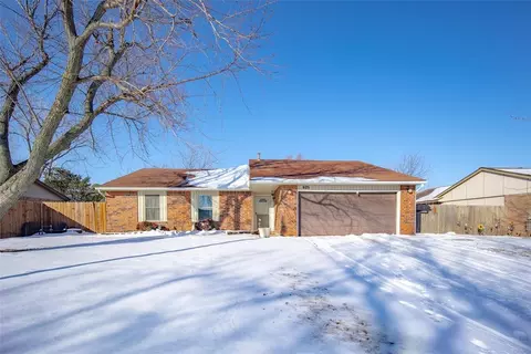 625 Champion Ln, Moore, OK 73160