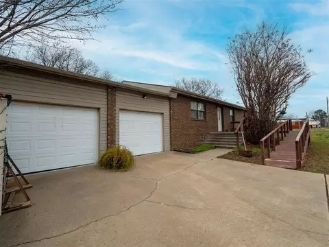 1203 N Jim Thorpe Blvd, Prague, OK 74864