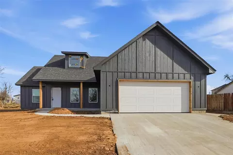 218 N Grand Ave, El Reno, OK 73036
