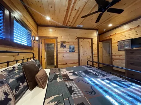 Bedroom - 72 Dry Fly Ln, Broken Bow, OK 74728 photo 4 of 6