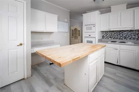 Kitchen - 1817 County Road 1251, Tuttle, OK 73089 photo 1 of 3