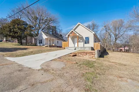 218 E 8th St, Chandler, OK 74834