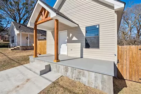 Exterior - 218 E 8th St, Chandler, OK 74834 photo 3 of 11