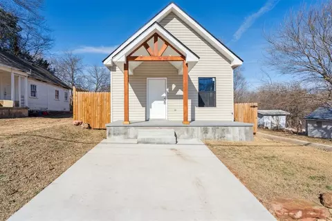 Exterior - 218 E 8th St, Chandler, OK 74834 photo 2 of 11