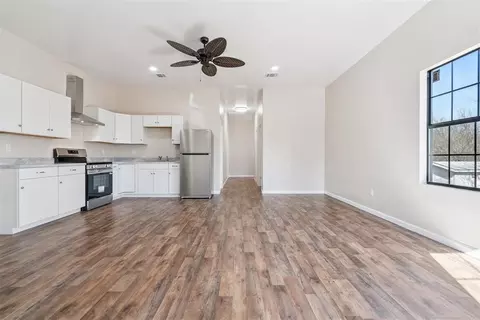 Living - 218 E 8th St, Chandler, OK 74834 photo 4 of 5