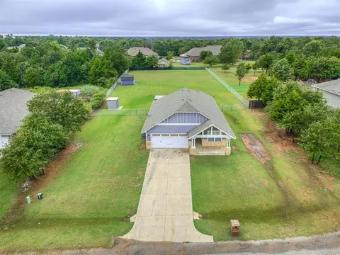 9205 Prairie Dog Dr, Edmond, OK 73034