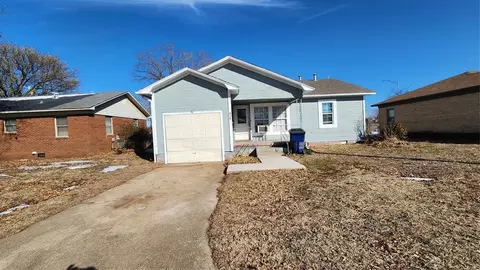 924 Cherokee Pl, Lindsay, OK 73052