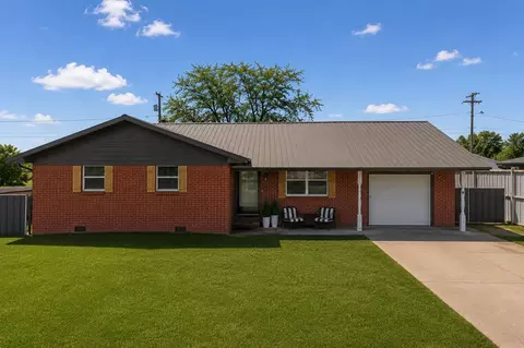521 E Florida Ave, Waurika, OK 73573