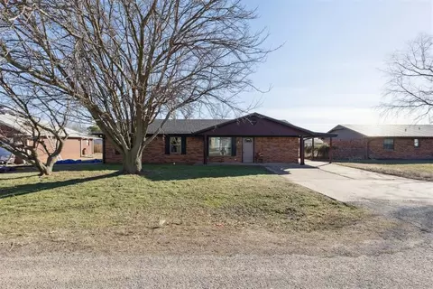 909 W Chickasaw Ln, Stillwater, OK 74075