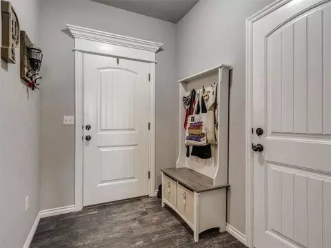 Entry Way - 20575 Frontier Ave, Harrah, OK 73045 photo 1 of 1