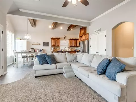 Living - 20575 Frontier Ave, Harrah, OK 73045 photo 3 of 4