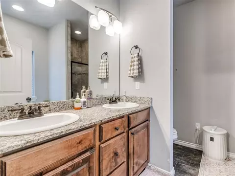 Bath - 20575 Frontier Ave, Harrah, OK 73045 photo 1 of 5