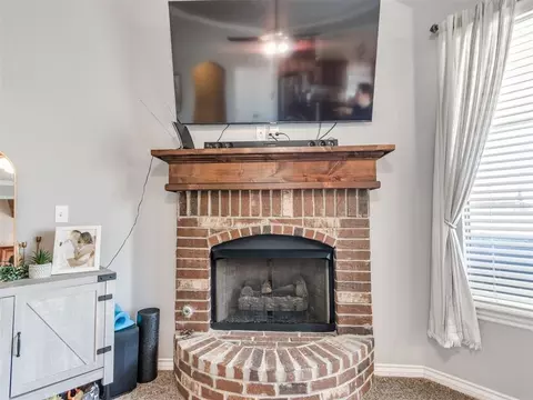 Living - 20575 Frontier Ave, Harrah, OK 73045 photo 4 of 4
