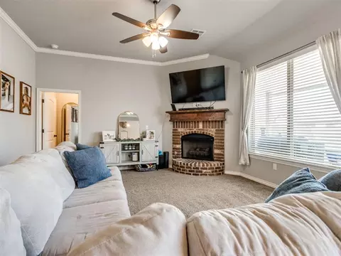 Living - 20575 Frontier Ave, Harrah, OK 73045 photo 1 of 4