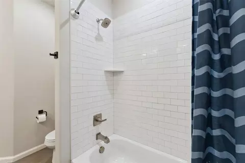 Bath - 1148 Colonial Ave, Tuttle, OK 73089 photo 6 of 7