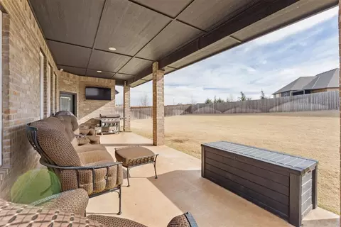 Exterior - 1148 Colonial Ave, Tuttle, OK 73089 photo 4 of 9