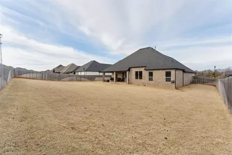 Exterior - 1148 Colonial Ave, Tuttle, OK 73089 photo 6 of 9