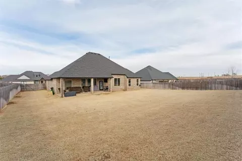 Exterior - 1148 Colonial Ave, Tuttle, OK 73089 photo 7 of 9
