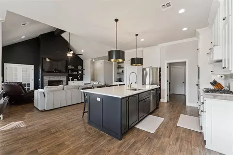 Kitchen - 1148 Colonial Ave, Tuttle, OK 73089 photo 5 of 6