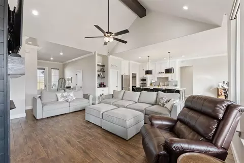 Living - 1148 Colonial Ave, Tuttle, OK 73089 photo 3 of 3