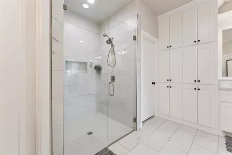 Bath - 1148 Colonial Ave, Tuttle, OK 73089 photo 4 of 7