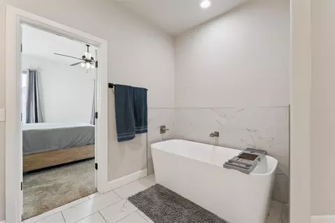 Bath - 1148 Colonial Ave, Tuttle, OK 73089 photo 2 of 7