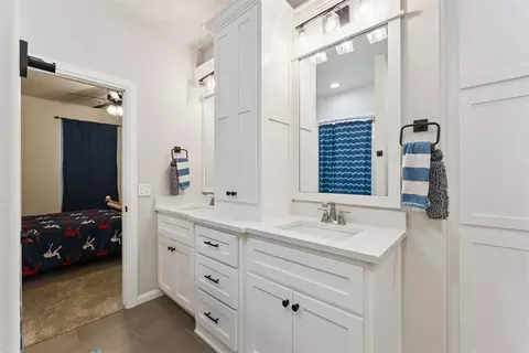 Bath - 1148 Colonial Ave, Tuttle, OK 73089 photo 5 of 7