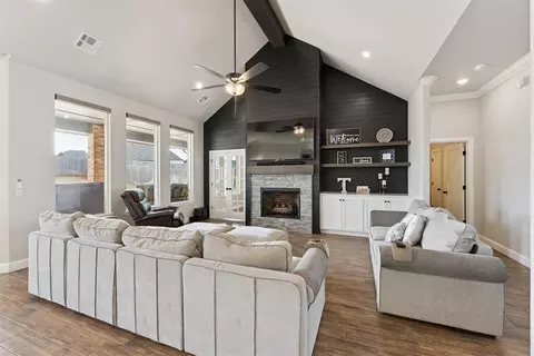 Living - 1148 Colonial Ave, Tuttle, OK 73089 photo 1 of 3