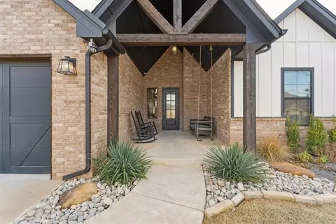 Exterior - 1148 Colonial Ave, Tuttle, OK 73089 photo 2 of 9