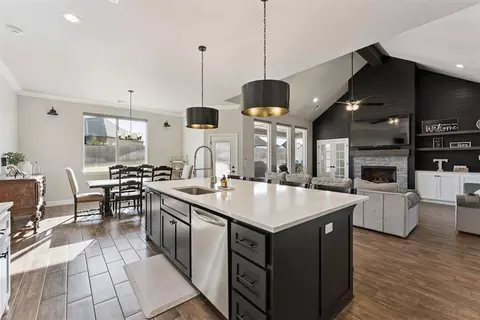 Kitchen - 1148 Colonial Ave, Tuttle, OK 73089 photo 4 of 6