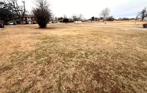 W Texas Avenue, Chickasha, OK 73018