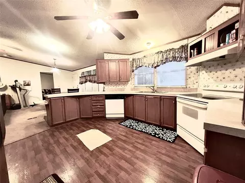 Kitchen - 12100 Bart Dr, Guthrie, OK 73044 photo 2 of 2