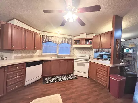 Kitchen - 12100 Bart Dr, Guthrie, OK 73044 photo 1 of 2