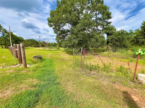 Exterior - 12100 Bart Dr, Guthrie, OK 73044 photo 8 of 20