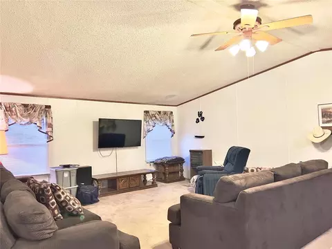 Living - 12100 Bart Dr, Guthrie, OK 73044 photo 2 of 2
