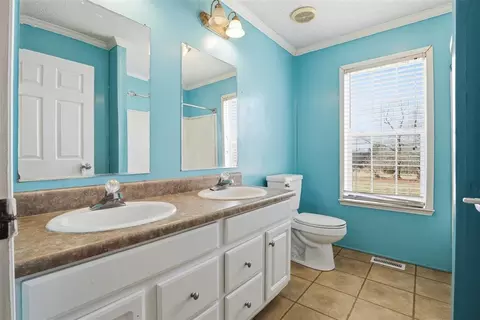 Bath - 22209 Memory Ln, Tecumseh, OK 74873 photo 1 of 2
