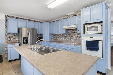 Kitchen - 22209 Memory Ln, Tecumseh, OK 74873 photo 2 of 3